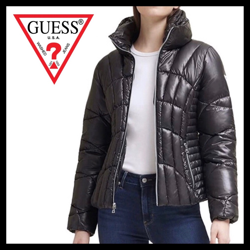 Guess™️ Women's Quilted Puffer Jacket (Excellent Condition) Size (S) Small